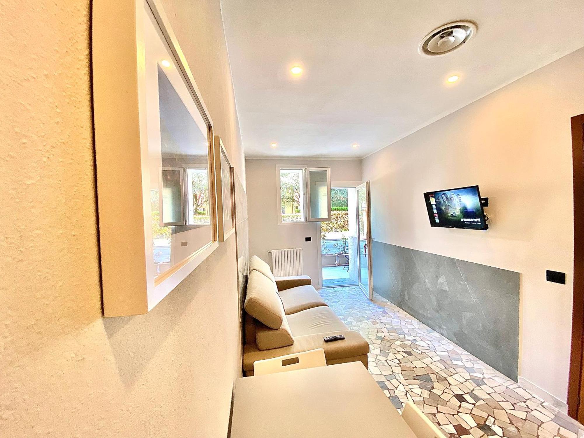 Apt Donati Home, Modernita E Comfort Con Parcheggio Gratuito Privato E Spazio Esterno Privato Cassano D'adda Luaran gambar