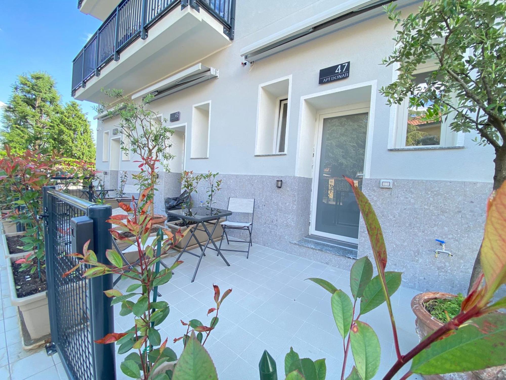 Apt Donati Home, Modernita E Comfort Con Parcheggio Gratuito Privato E Spazio Esterno Privato Cassano D'adda Luaran gambar