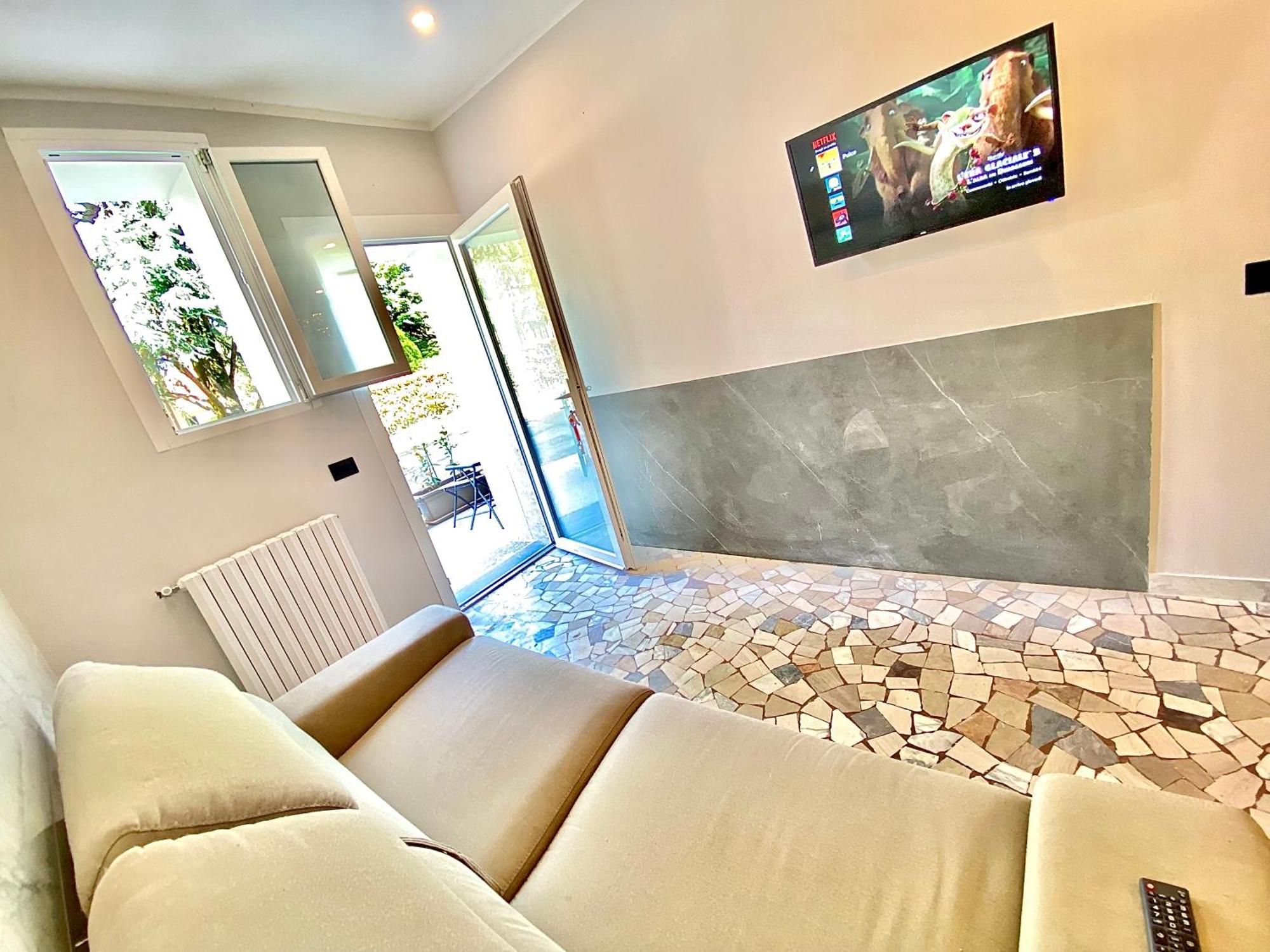 Apt Donati Home, Modernita E Comfort Con Parcheggio Gratuito Privato E Spazio Esterno Privato Cassano D'adda Luaran gambar