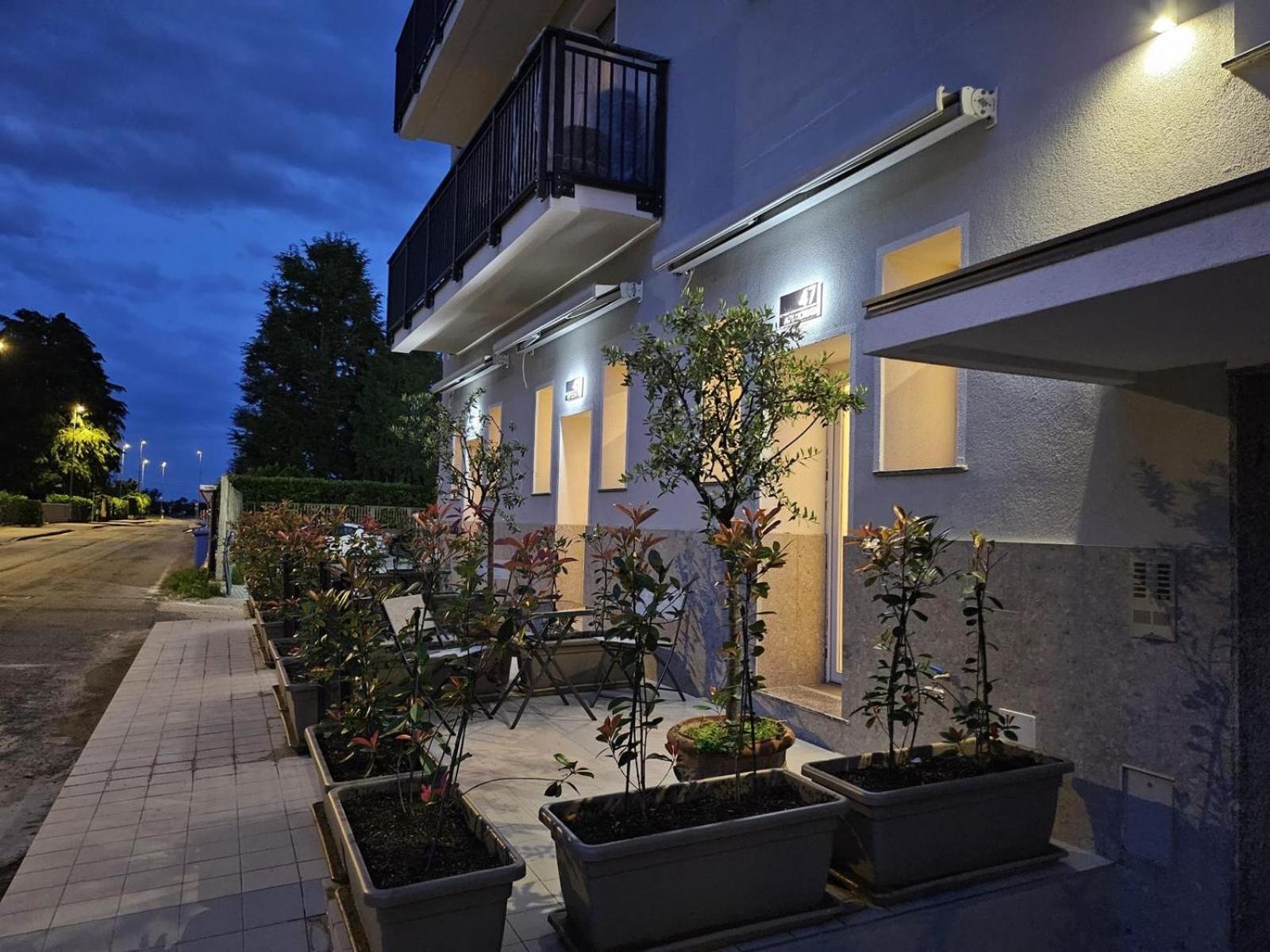 Apt Donati Home, Modernita E Comfort Con Parcheggio Gratuito Privato E Spazio Esterno Privato Cassano D'adda Bilik gambar