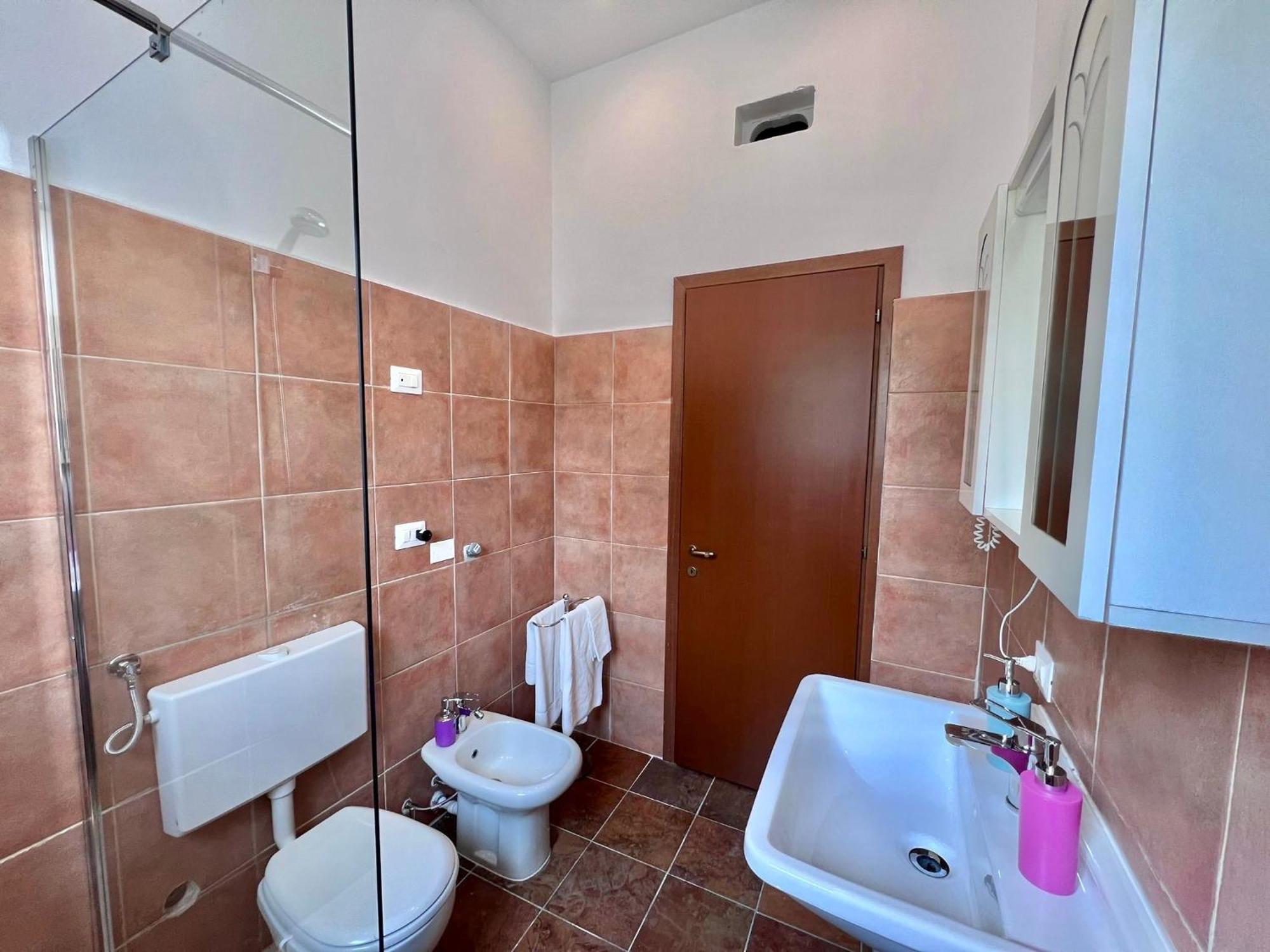 Apt Donati Home, Modernita E Comfort Con Parcheggio Gratuito Privato E Spazio Esterno Privato Cassano D'adda Luaran gambar